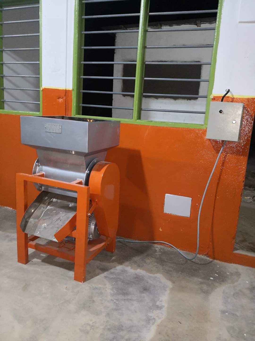
          Broyeur de manioc en inox alimentaire made in Togo, ATL LA ROCH AG