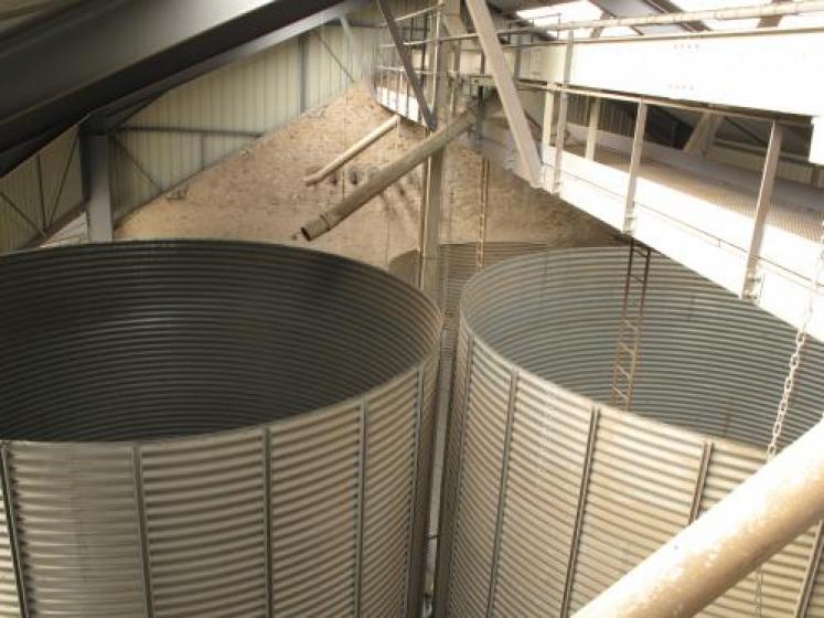 
          Comment doit se faire l'expédition des grains au cours d'un stockage à la ferme?