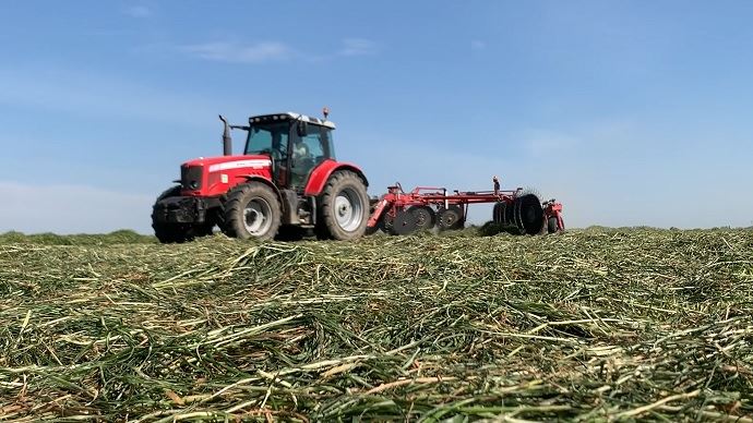 
          Fenaison: Trouver l'accord parfait entre la date et le matériel de récolte