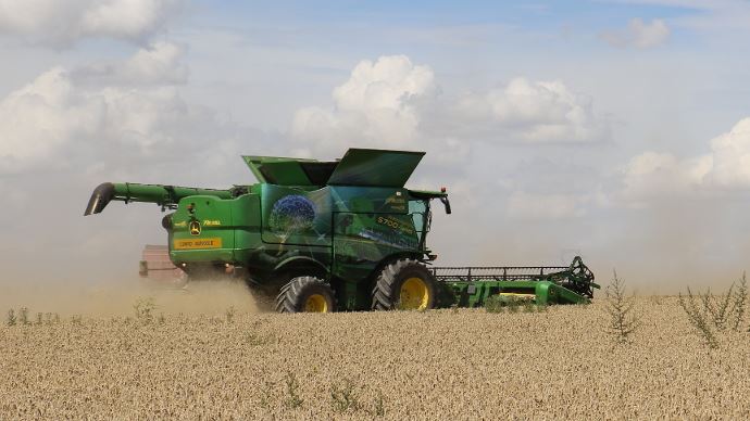 
          Moissonneuse batteuse: un bon nettoyage après la moisson est indispensable