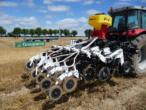 
          Travail du sol et semis en un passage avec le strip-tiller est possible sur colza