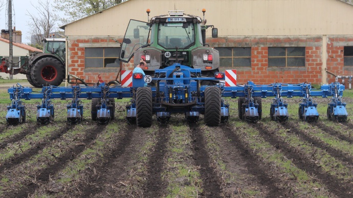 
           Le strip-till, technique permettant un travail du sol simplifié et à moindre coût surtout sur le colza 