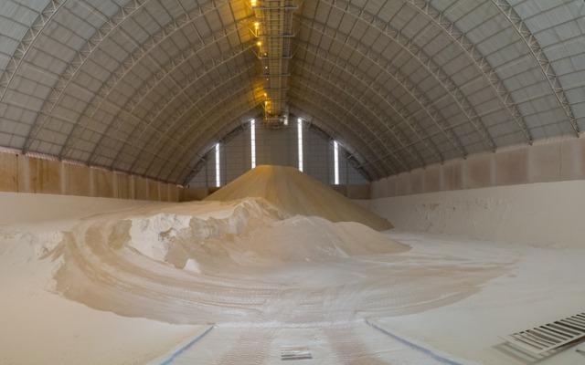 
          Saint-Louis Sucre ferme deux sucreries