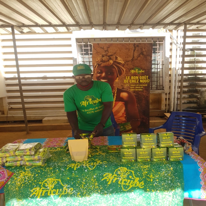 Vitrine des produits locaux à vos portes au ministère des travaux publics avec la participation d'africube le bouillon de cuisine qui relève dans nos assiettes le bon goût de chez nous.