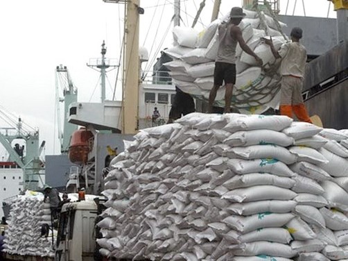 
          Importation des produits alimentaires au Nigeria: Au moins 1,3 billion de nairas ($ 3,6 milliards) dépensé au cours des 12 derniers mois. 