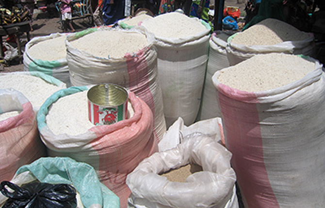
          Une technologie au Ghana pour éviter le déversement du riz avarié.