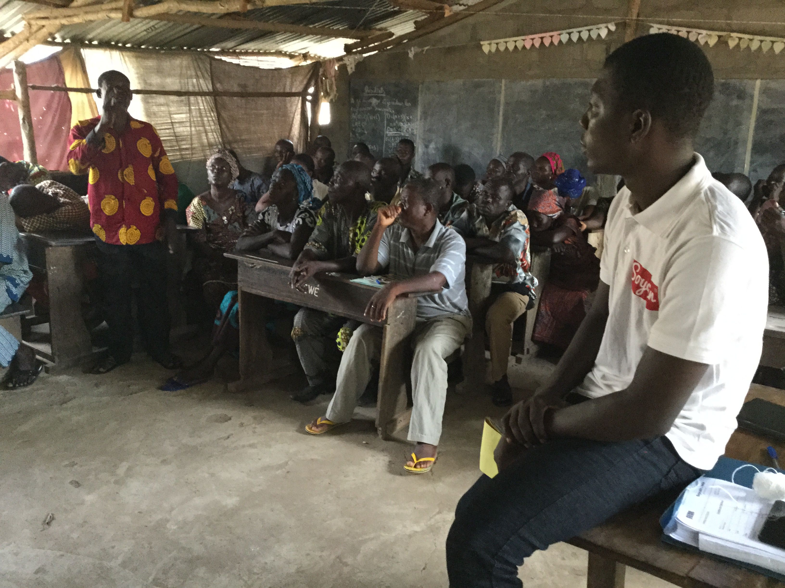 Séance d'échanges et de formation des producteurs sur la production biologique pour le respect strict des normes bio suivi du signature des fiches d'engagement dans la commune de Ouèssè chez Soycain Bénin