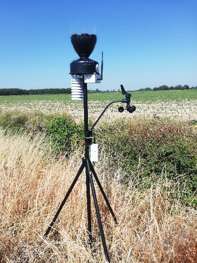 
          Bonsoir Station météo.
Avec température hydretrie et anémomètre reliée sur tél, ordi,tablette.. Proche de la parcelle de soja chez un producteur dans l'Aude.
Très pratique pour les interventions
, travaux agricoles..