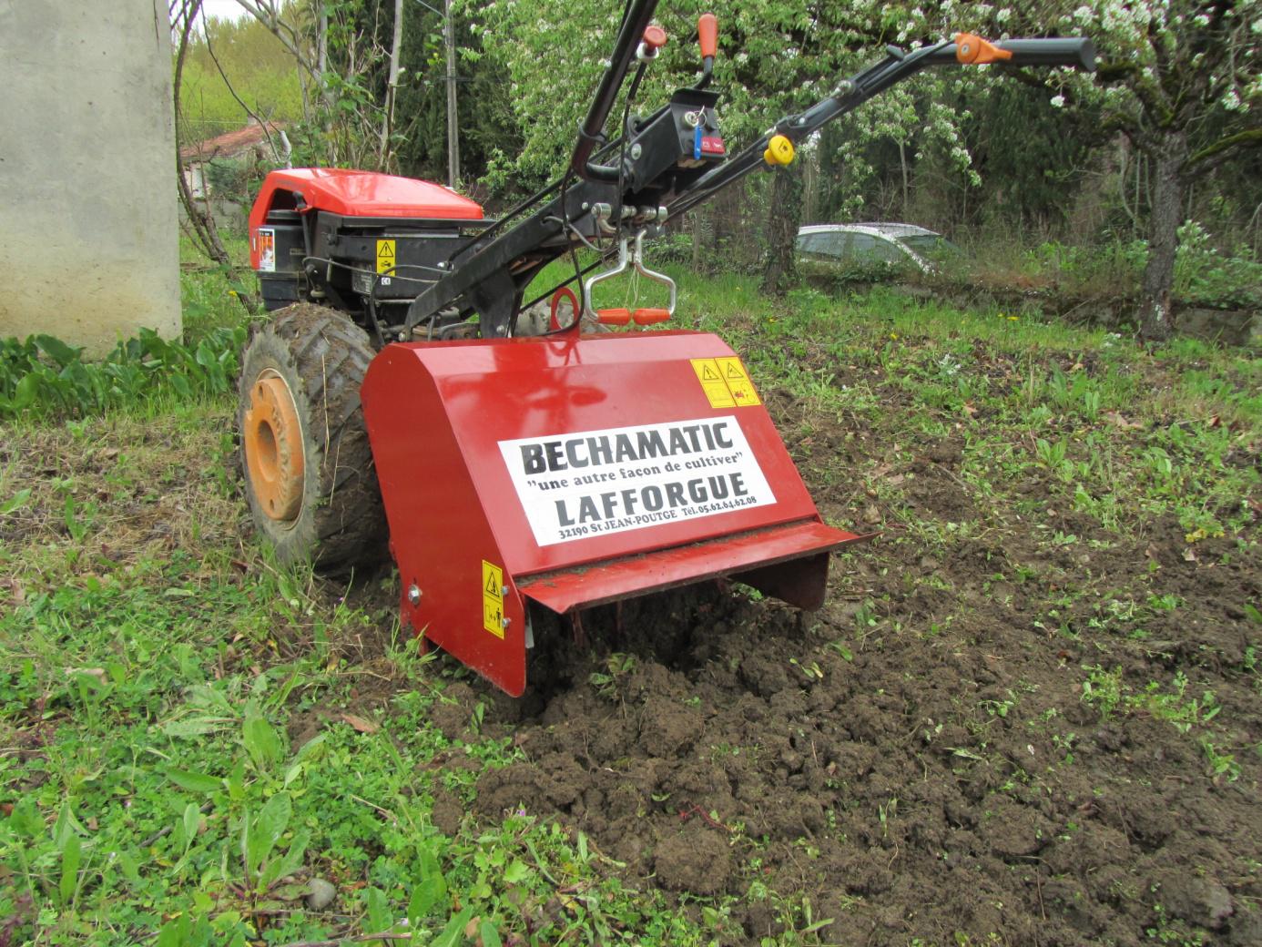 
          Outils agricoles Bechmatic/Charrue bêche pour maraîchage : Un outil indispensable pour le jardinier