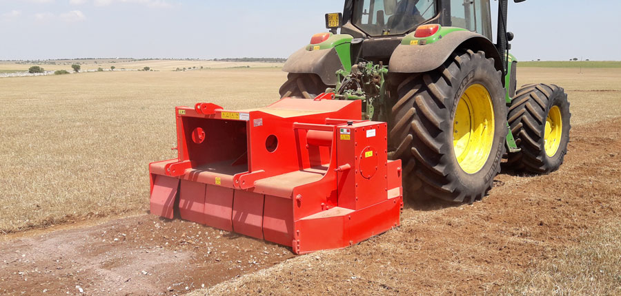 
          Outils agricoles Crushing Tech/FPR All Crusher : Le tailleur de pierres et de roches