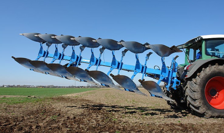 
          Outils agricoles Lemken/Charrue portée réversible Europal : Une technique économique pour une qualité de travail