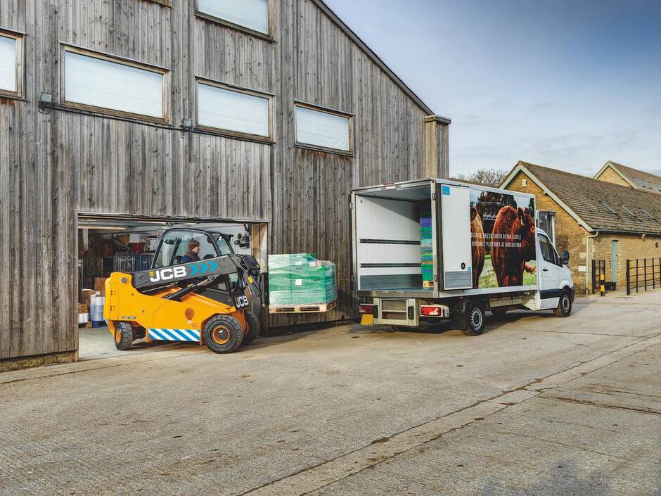 
            Nouveautés machines agricoles : Des chargeurs électriques non polluants et silencieux de JCB