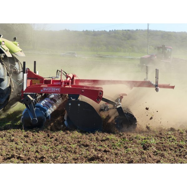 
          Outils agricoles Quivogne/Déchaumeur à disques rapide Diskacrop