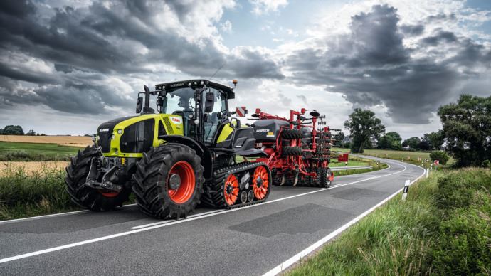 
           Claas et le nouvel Axion 900 Terra Trac