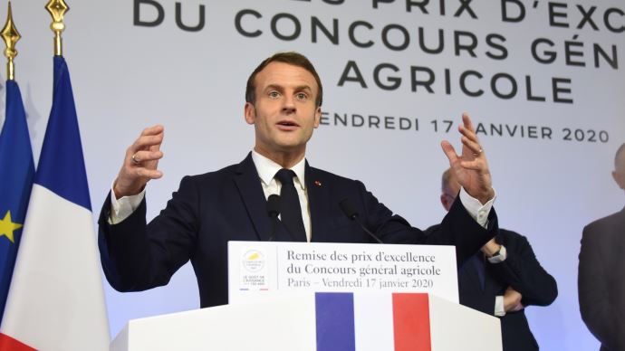 
           Le Président de la République Française Emmanuel Macron veut revenir dans les bonnes grâces des agriculteurs français.