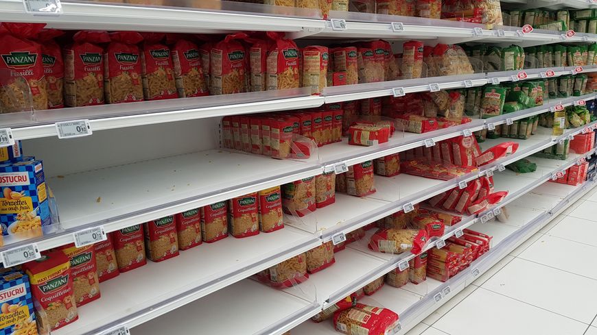 
          Hausse des achats due au coronavirus : Le ministère de l'Agriculture veut empêcher les ruptures