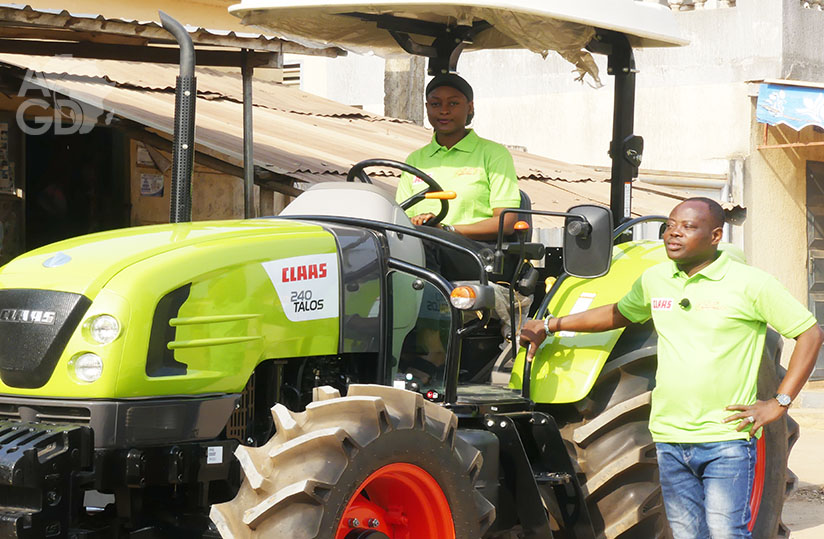 
           Les premiers tracteurs ‘CLAAS’ réceptionnés  