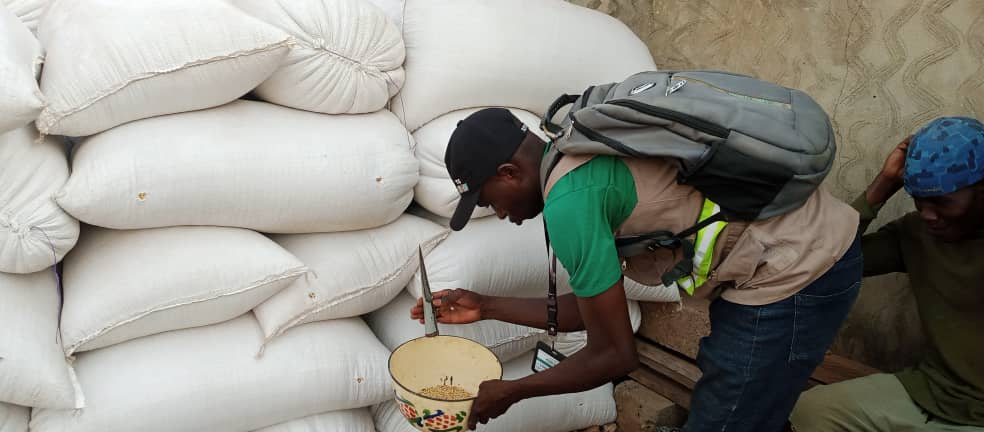 
          Contrôle de qualité des produits chez SOYCAIN au Bénin